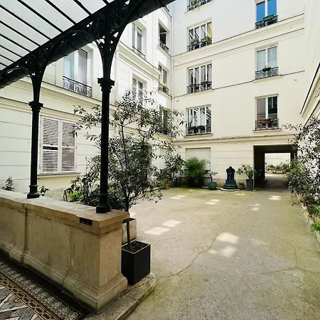 Blanche House Pres Du Moulin Rouge